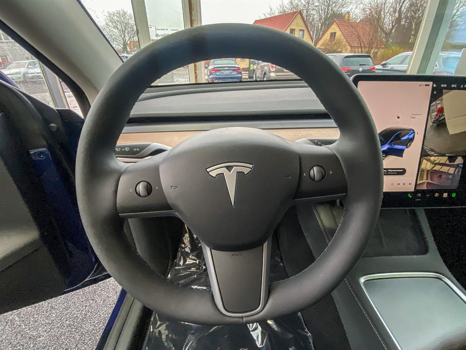 Tesla Model Y Long Range AWD 5d