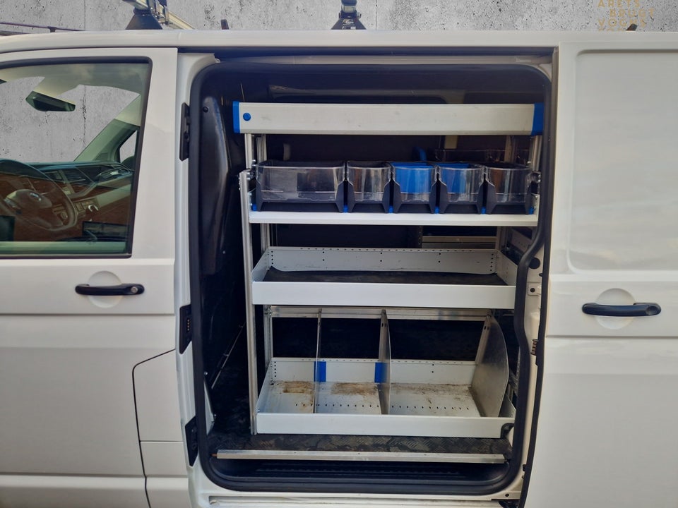 VW Transporter 2,0 TDi 110 Kassevogn kort