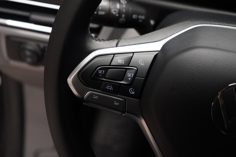 VW e-Caravelle 64 Life SWB