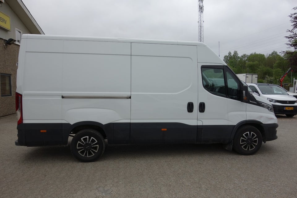 Iveco Daily 2,3 35S16 12m³ Van AG8