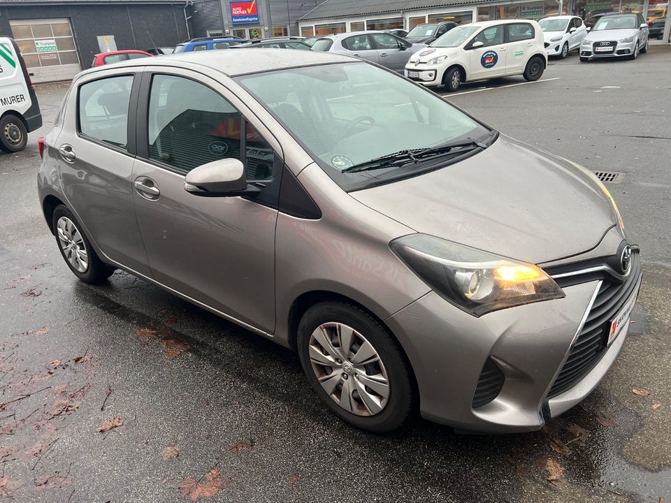 Toyota Yaris 1,0 VVT-i T2 Premium 5d