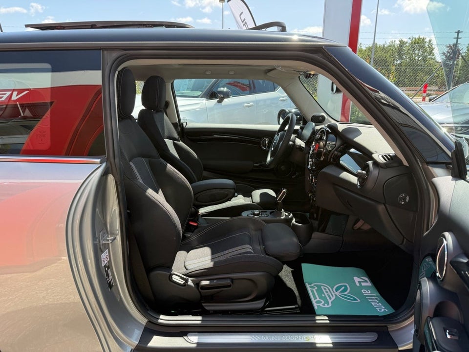 MINI Cooper SE Classic Trim 3d