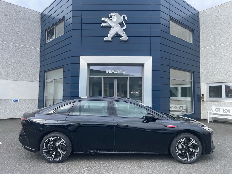 Hongqi EH7 111 Exclusive 4d