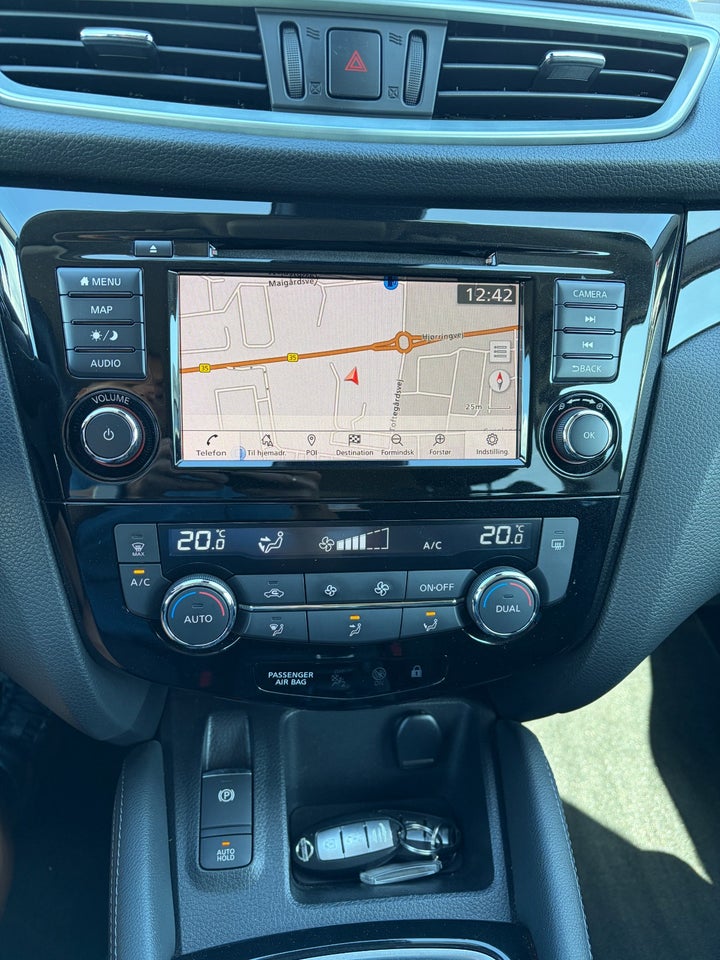 Nissan Qashqai 1,3 Dig-T 140 N-Connecta 5d