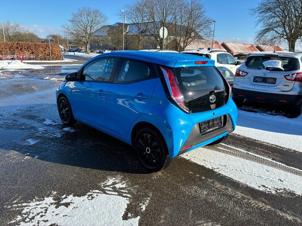 Toyota Aygo 1,0 VVT-i x-play 5d