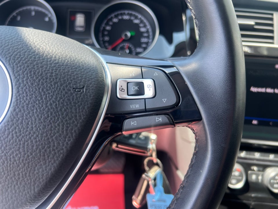 VW Golf VII 2,0 TDi 150 Highline DSG Van 5d