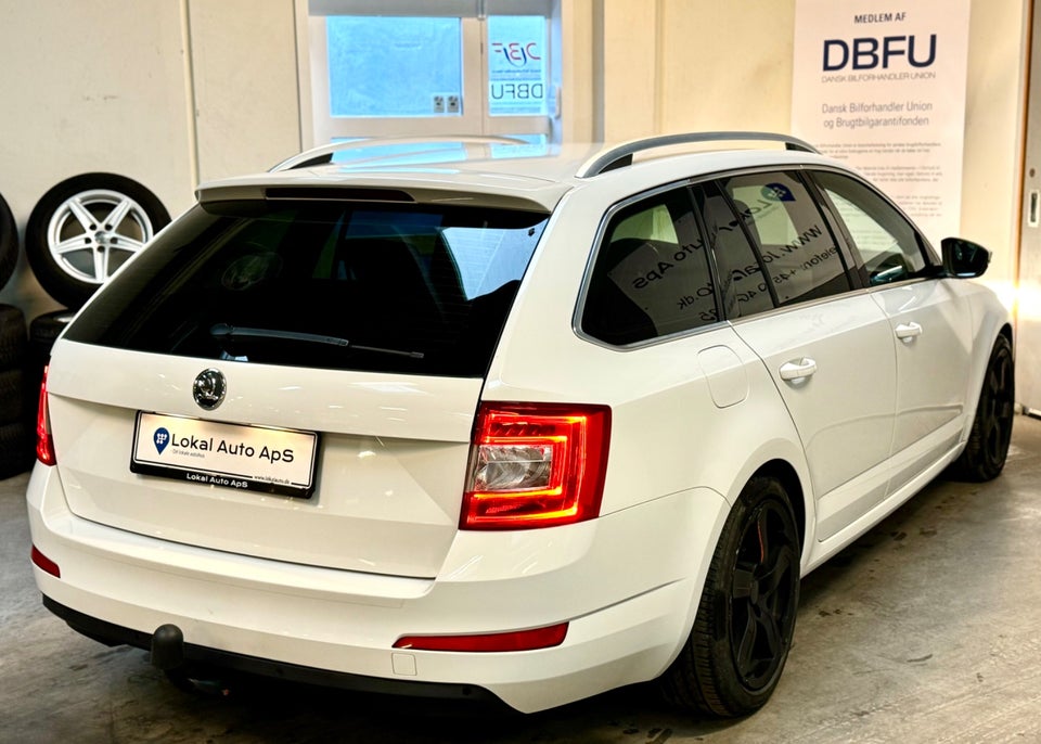 Skoda Octavia 1,8 TSi 180 Elegance Combi DSG 5d