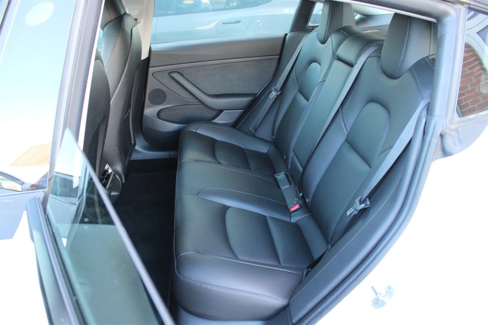 Tesla Model 3 Long Range AWD 4d