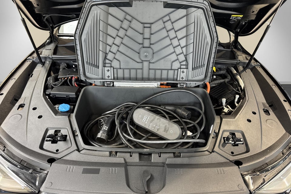 Audi e-tron S quattro Van 5d