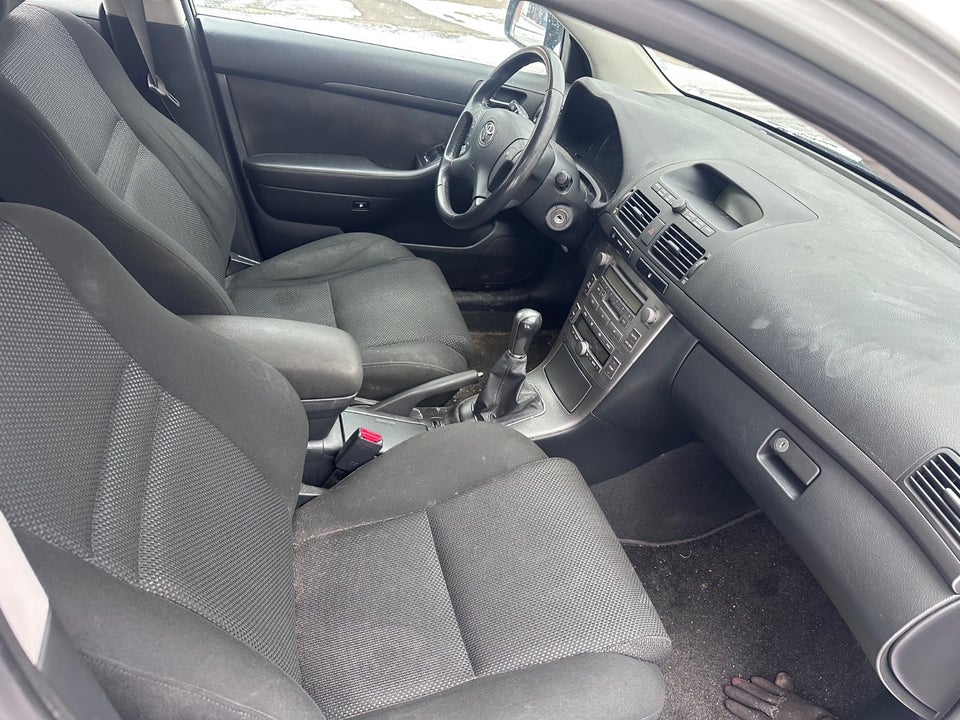 Toyota Avensis 2,0 Sol 5d