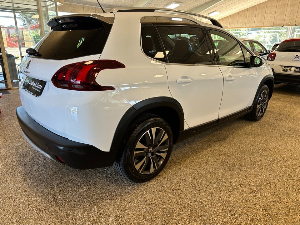 Peugeot 2008 1,2 e-THP 110 Allure Sky 5d