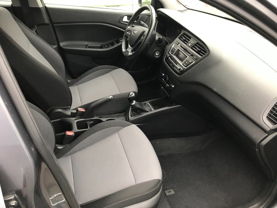 Hyundai i20 1,25 Passion 5d