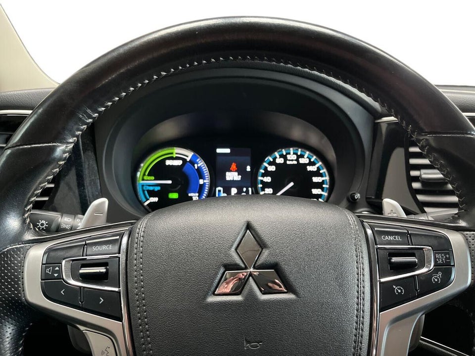 Mitsubishi Outlander 2,4 PHEV Invite CVT 4WD 5d