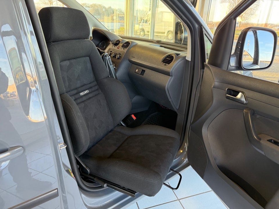 VW Caddy 1,6 TDi 102 Trendline DSG 4d