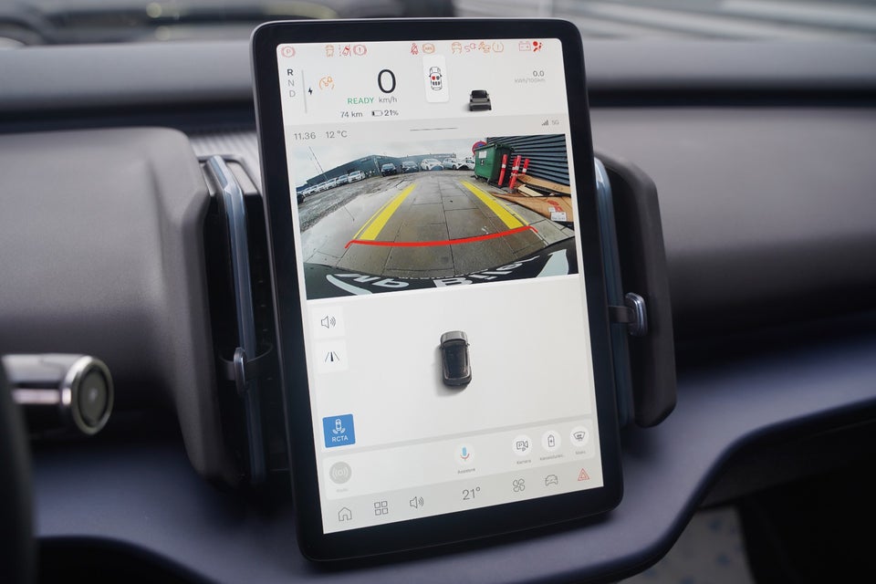 Volvo EX30 Extended Range Plus 5d