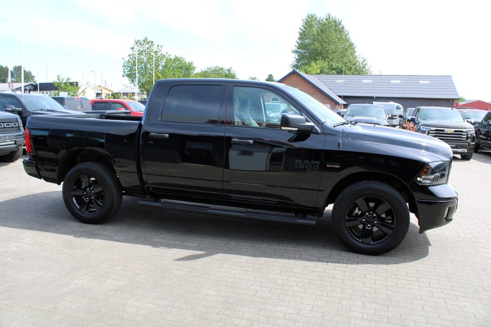 Dodge RAM 1500 5,7 V8 Hemi SLT Classic Black aut. 4d