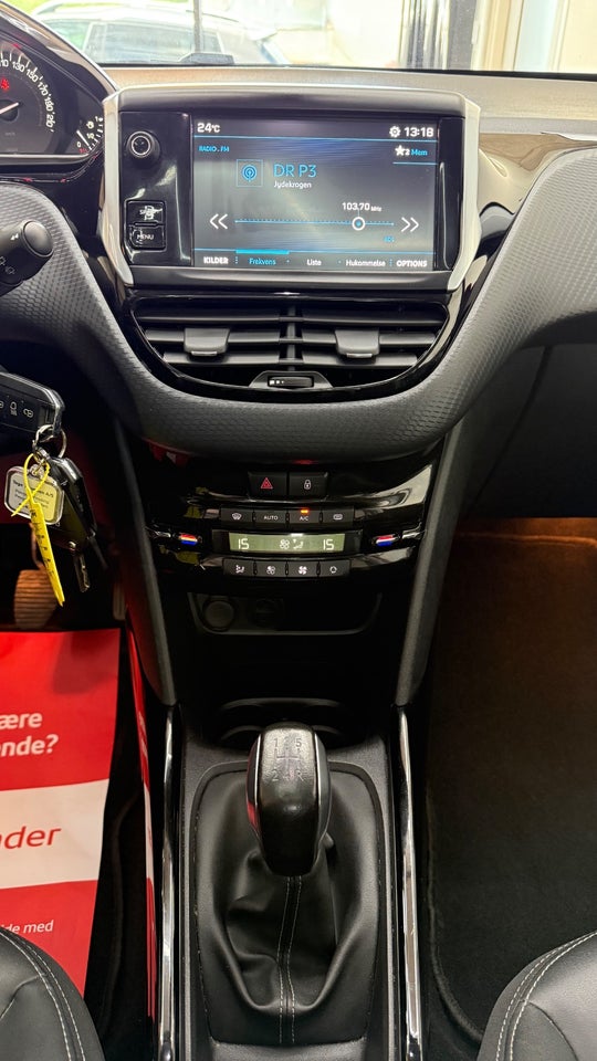 Peugeot 2008 1,2 PureTech 110 Allure Sky 5d
