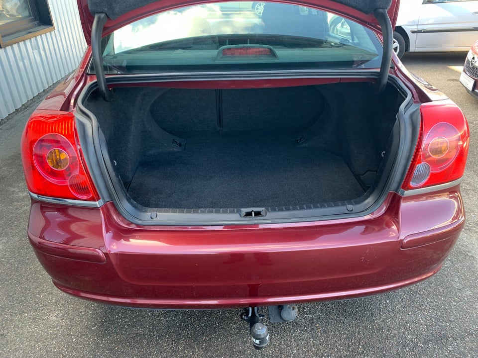 Toyota Avensis 2,0 Sol aut. 5d