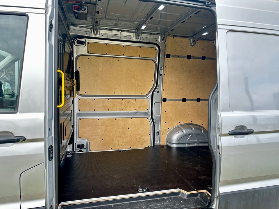 VW Crafter 35 2,0 TDi 177 Kassevogn L3H3 aut.