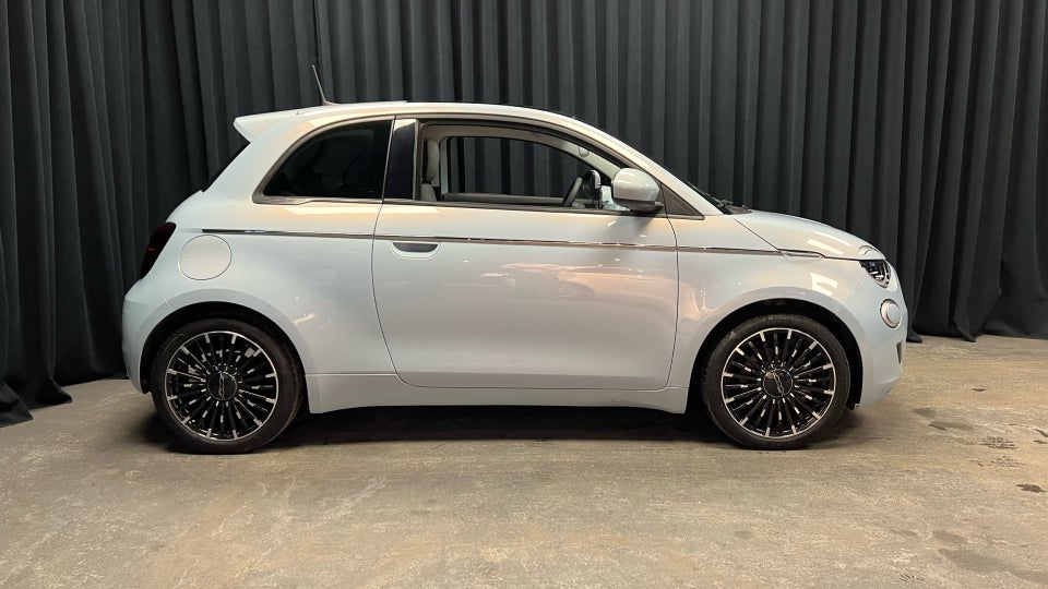 Fiat 500e 42 Icon Sky 3d