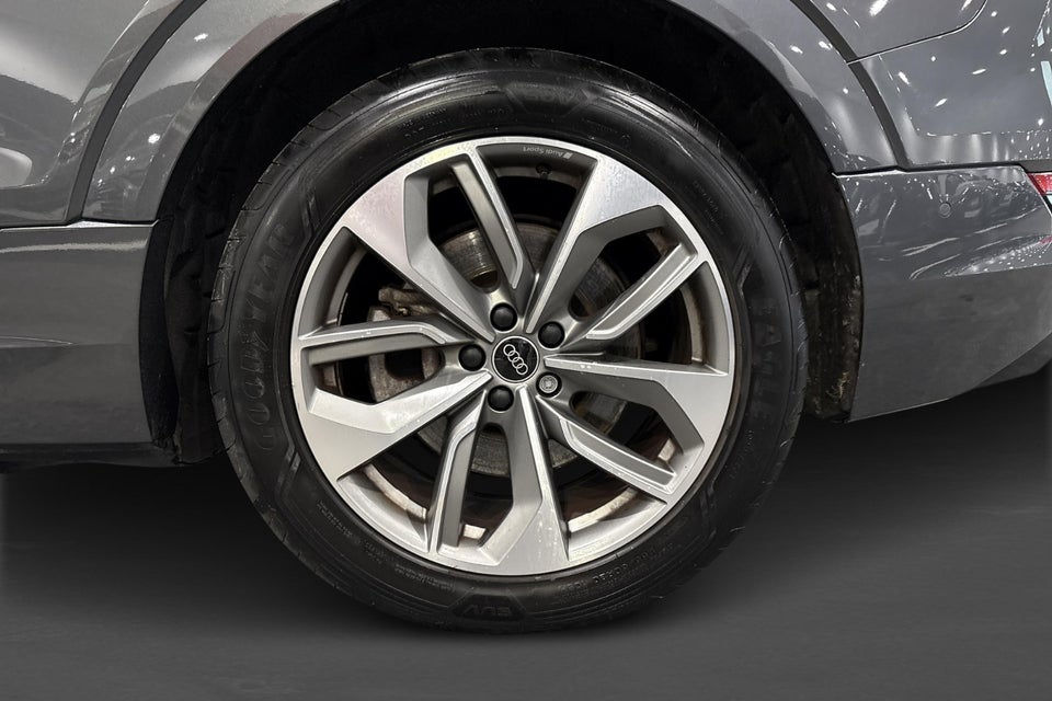 Audi e-tron 55 S-line quattro 5d