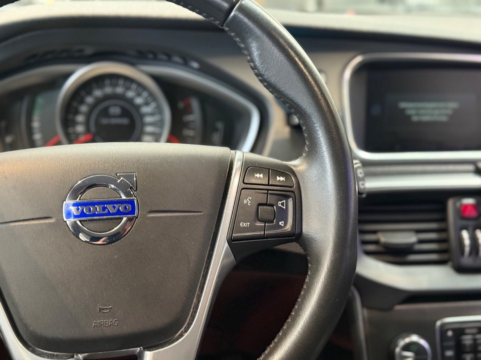 Volvo V40 2,0 D2 120 Momentum Eco 5d