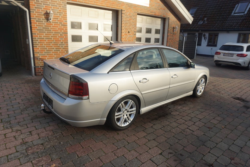 Opel Vectra 2,2 16V Elegance 4d