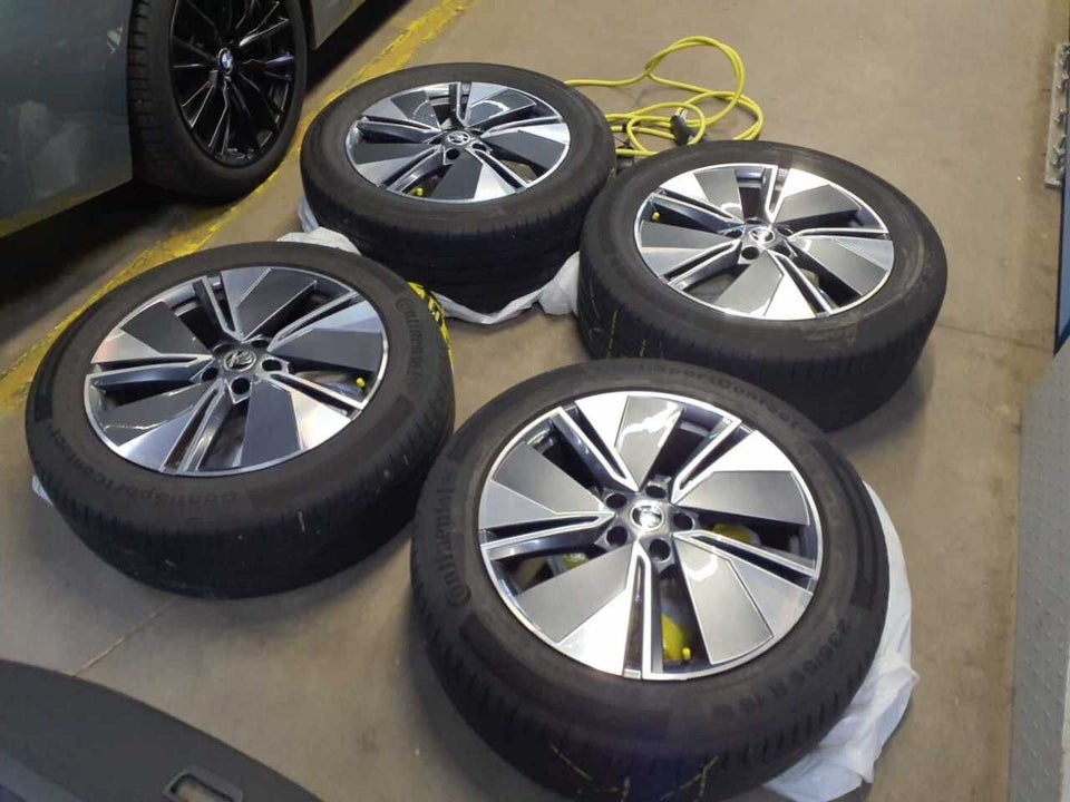 Skoda Enyaq 85 iV Premium 5d