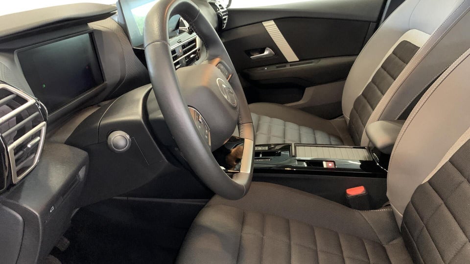 Citroën ë-C4 X 54 Plus 4d