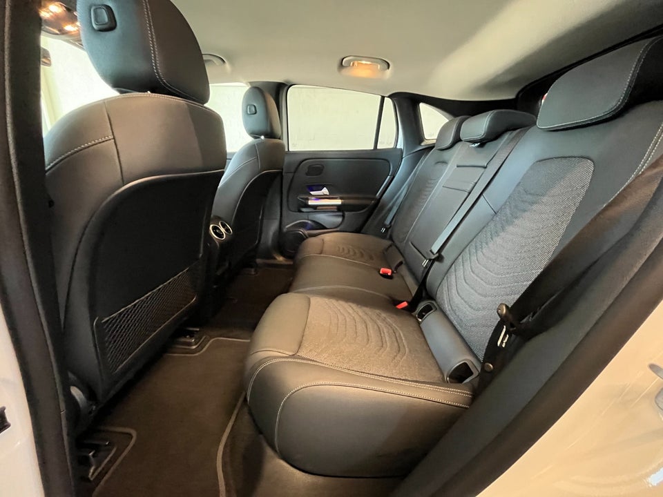 Mercedes EQA300 Progressive 4Matic 5d