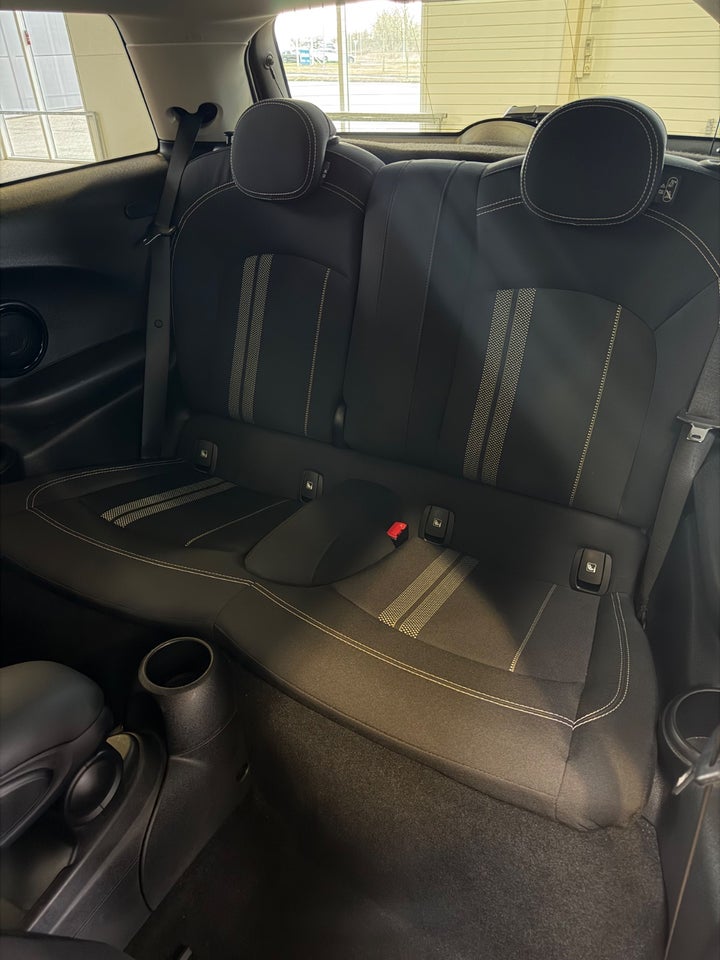 MINI Cooper SE Essential 3d