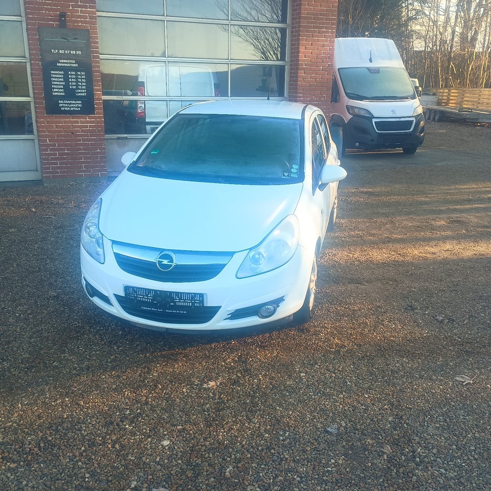 Opel Corsa 1,2 16V Enjoy 5d