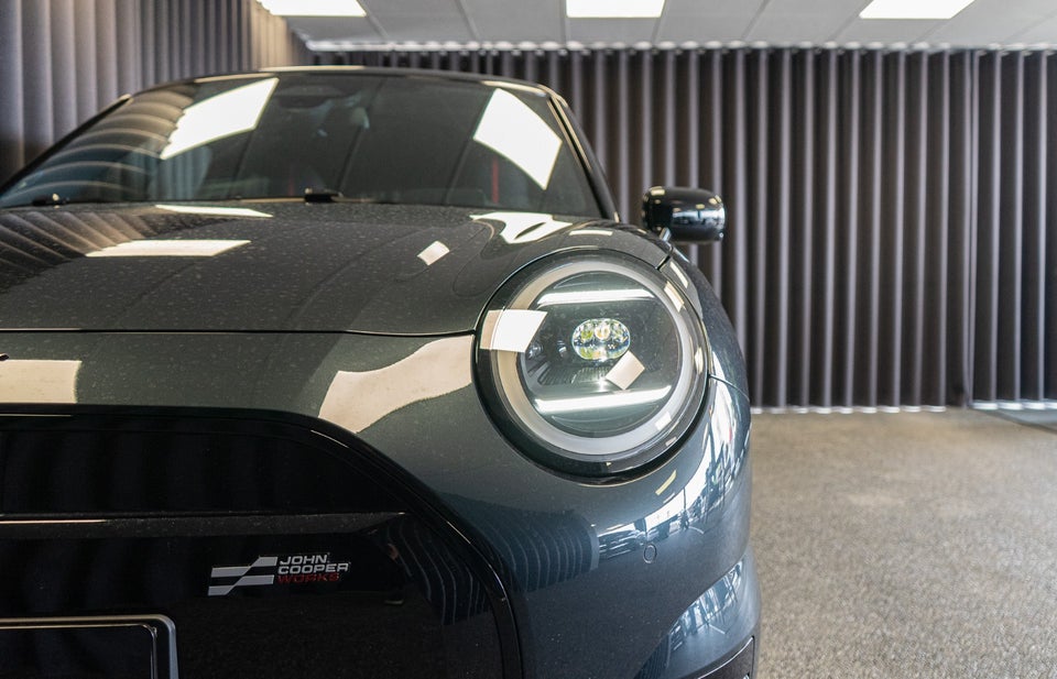MINI Cooper E JCW Trim XL 3d