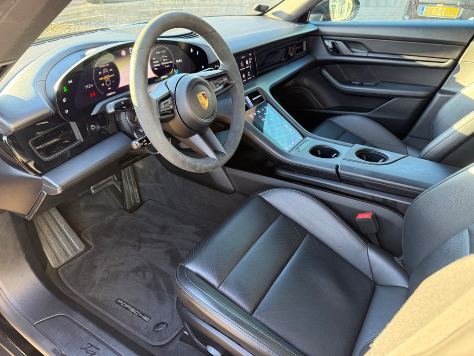 Porsche Taycan Performance+ 4d
