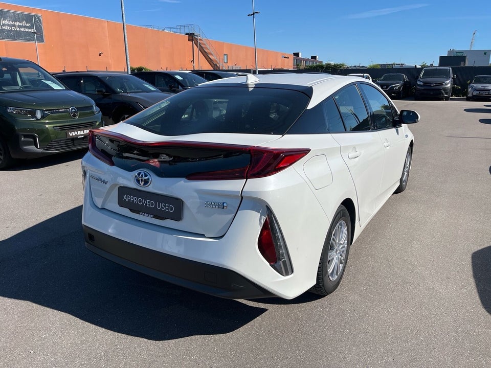 Toyota Prius 1,8 Hybrid H3 CVT 5d