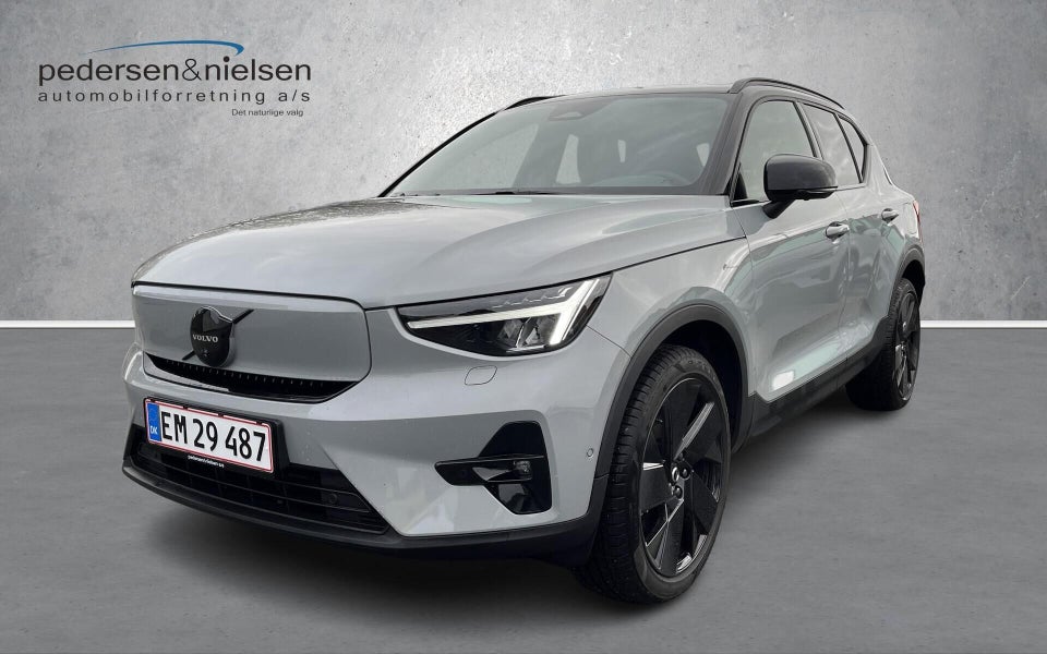 Volvo EX40 Extended Range Black Edition 5d