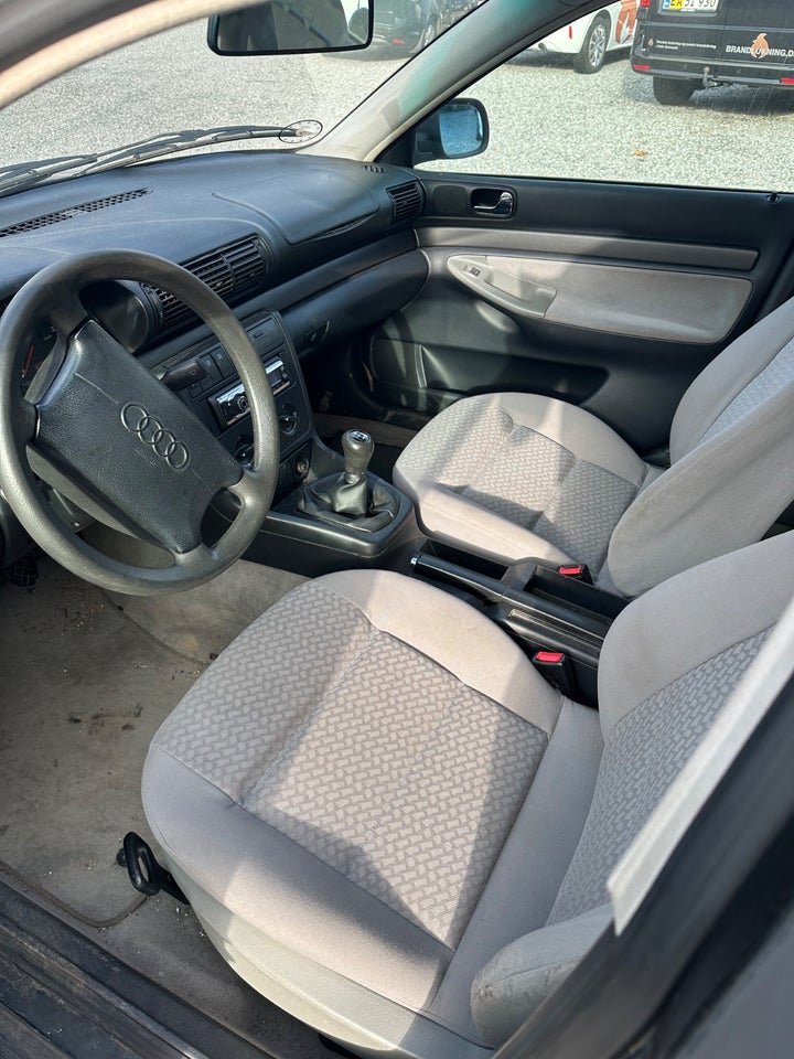 Audi A4 1,6  4d