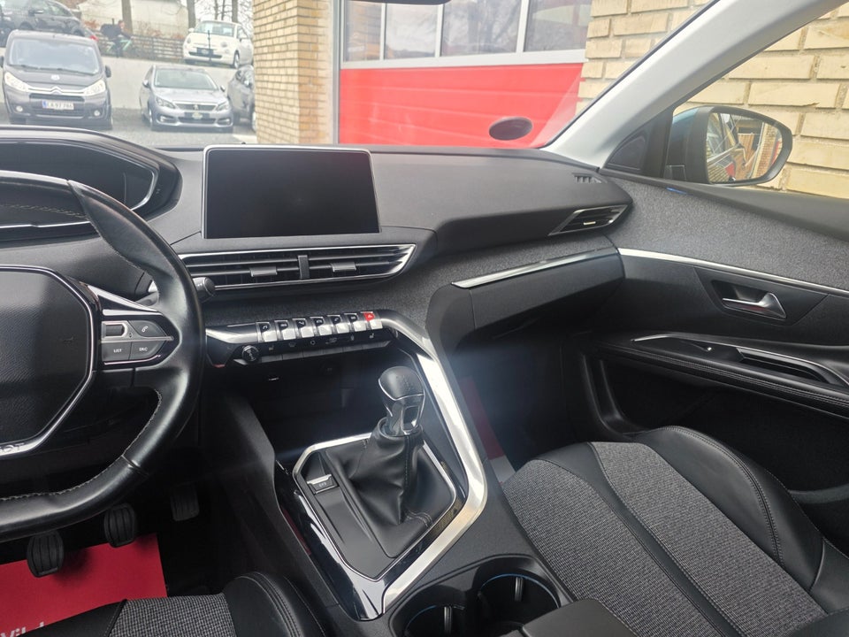 Peugeot 5008 1,5 BlueHDi 130 Allure Pack 7prs 5d