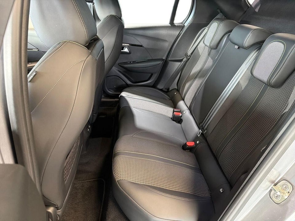 Peugeot e-208 50 GT 5d