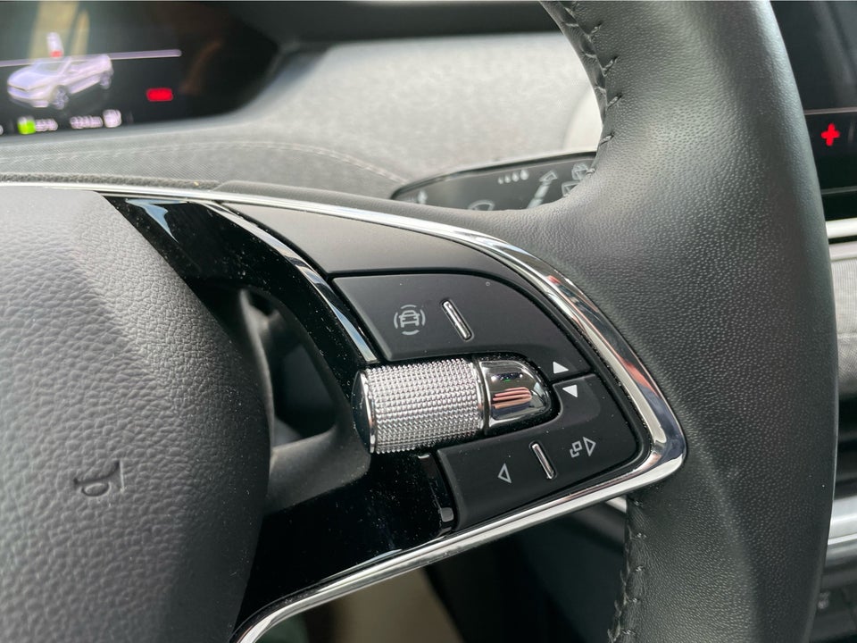 Skoda Enyaq 60 iV Plus 5d