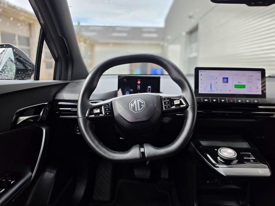 MG MG4 64 Luxury 5d