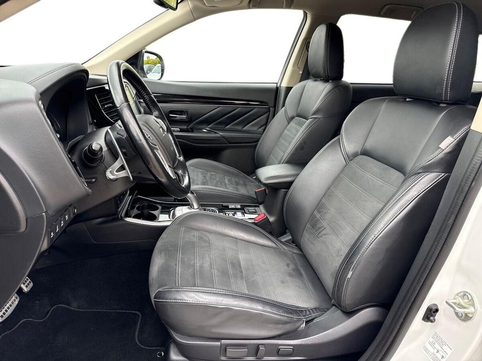 Mitsubishi Outlander 2,4 PHEV Intense CVT 4WD 5d