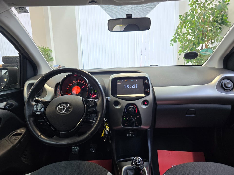 Toyota Aygo 1,0 VVT-i x-play 5d