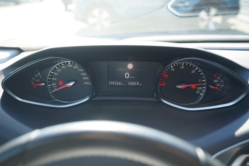 Peugeot 308 1,5 BlueHDi 130 Style SW 5d