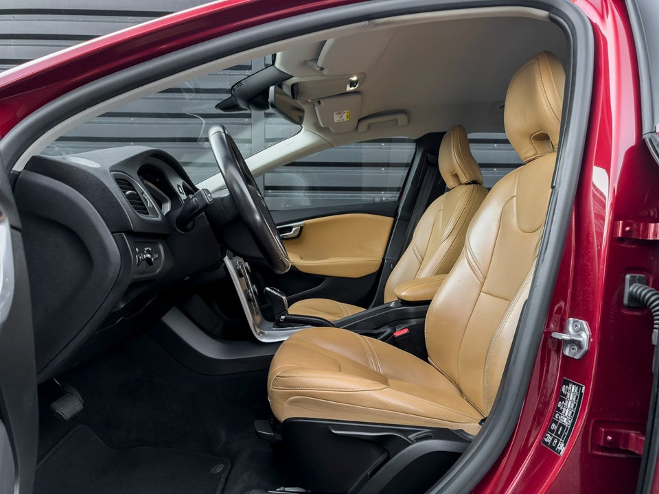 Volvo V40 1,5 T3 152 Inscription aut. 5d