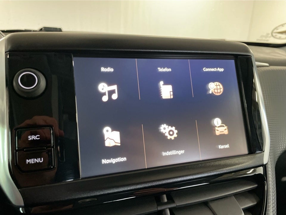 Peugeot 2008 1,2 e-THP 110 Selection Sky 5d