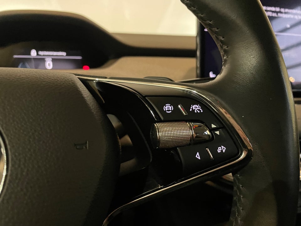Skoda Enyaq 60 iV Loft 5d