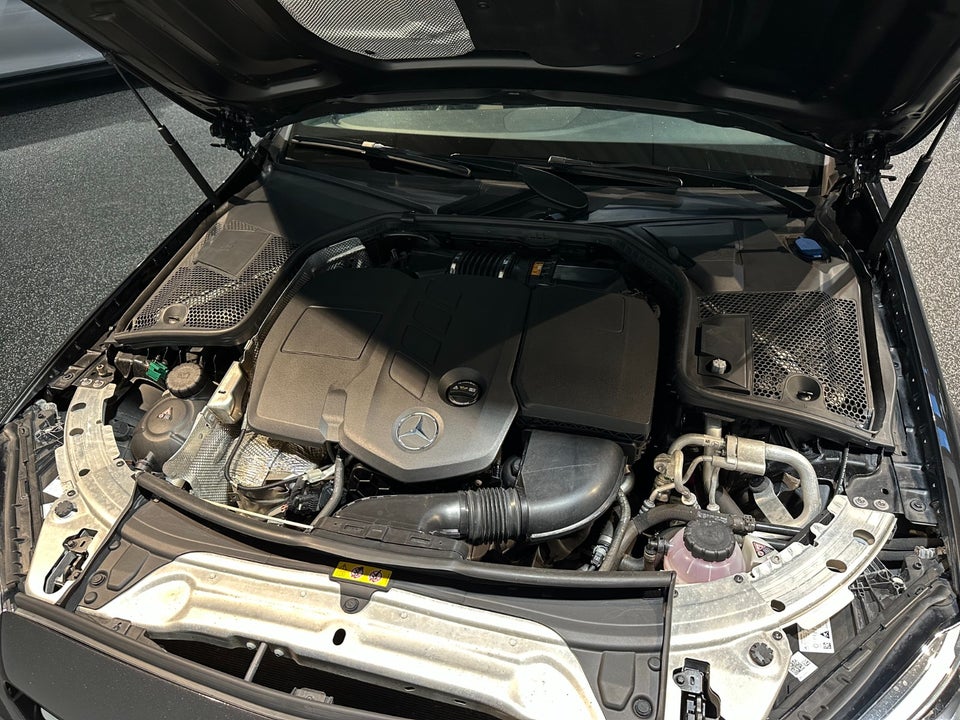 Mercedes C300 de 2,0 AMG Line stc. aut. 5d