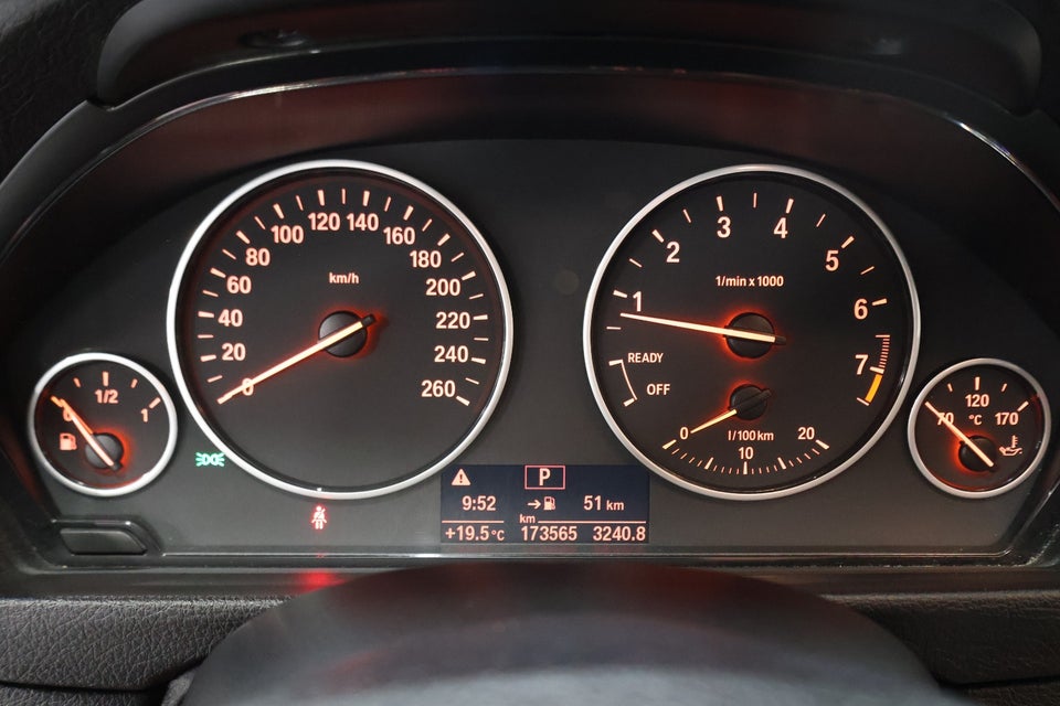 BMW 320i 2,0 Touring aut. 5d