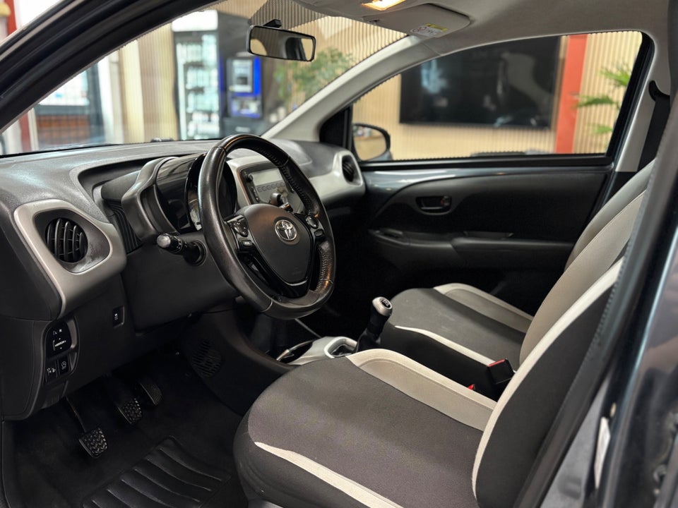 Toyota Aygo 1,0 VVT-i x-play 5d